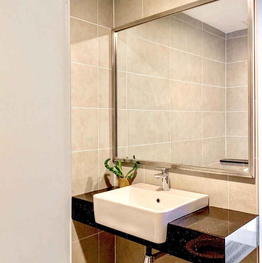 Tropicana 218 Apartment George Town